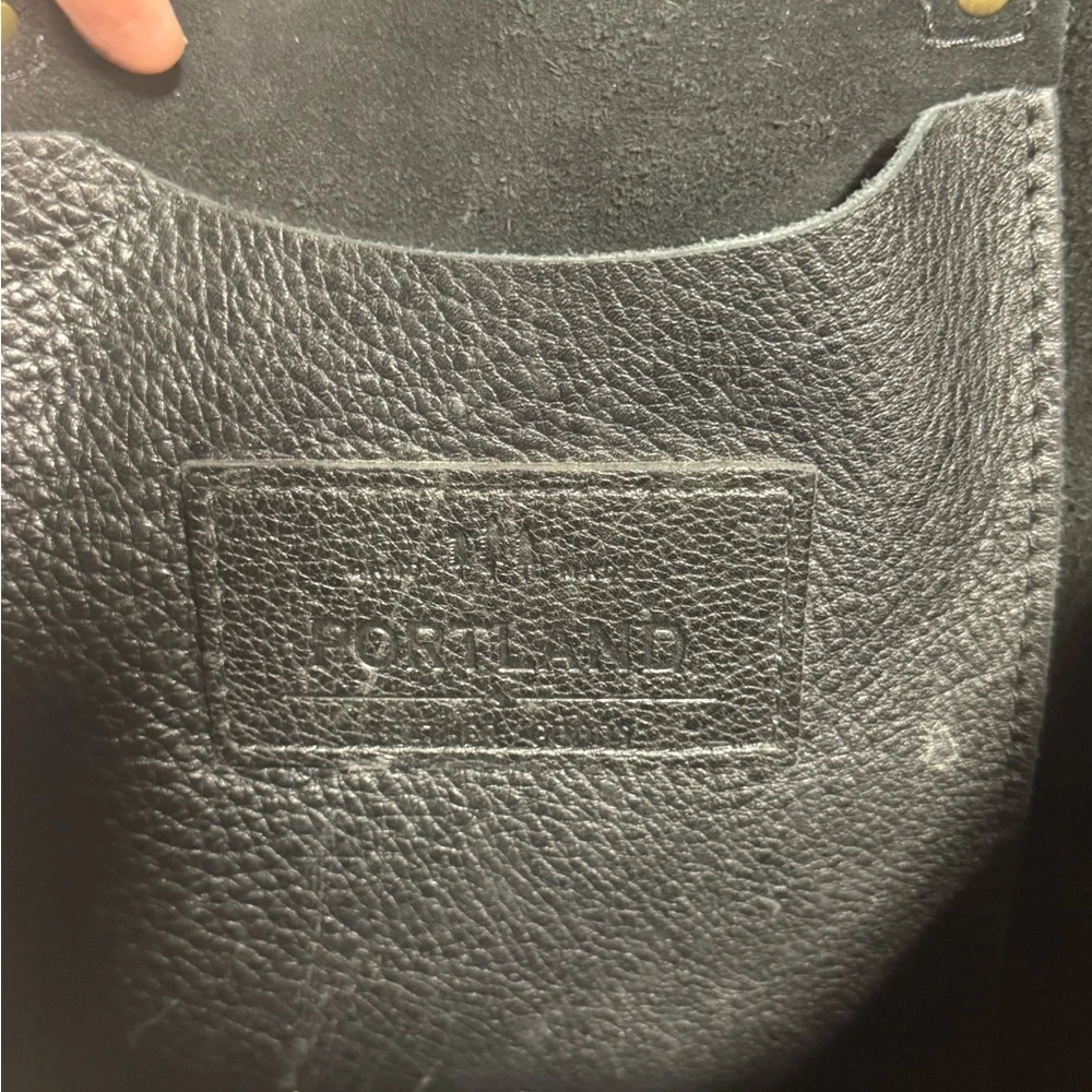 Portland Leather Pebbled Black Leather Bag with Crossbody Strap - Picture 4 of 4